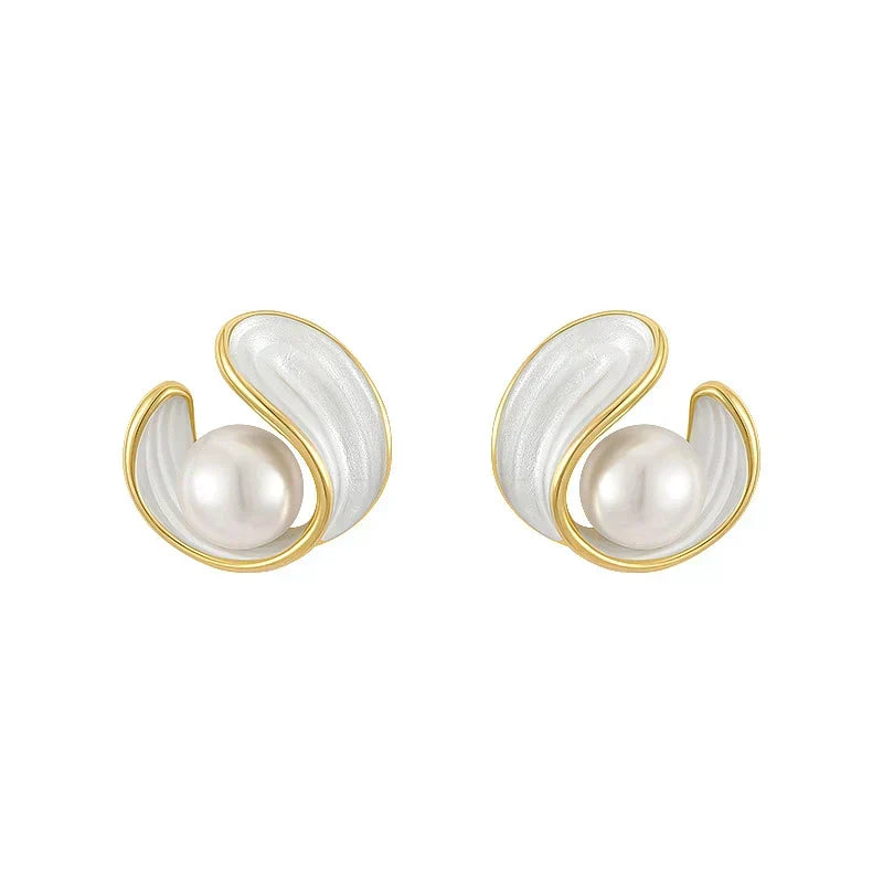 Beautiful Gold Earring with Unique Style