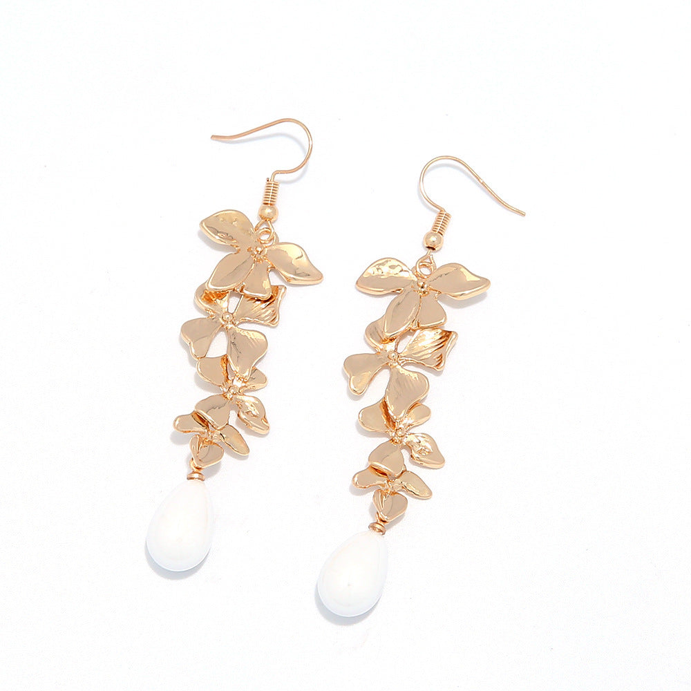 Classic Pearl Earring with Timeless Appeal