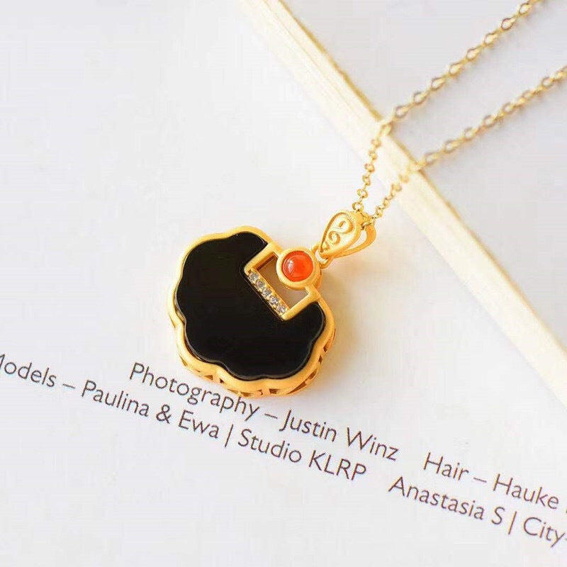 Elegant Gold Pendant for Every Occasion