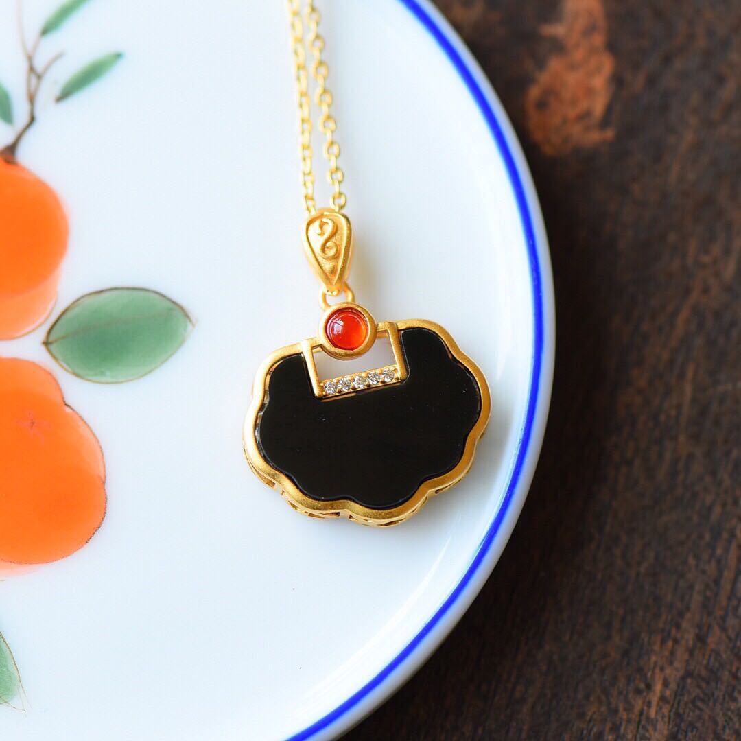 Elegant Gold Pendant for Every Occasion