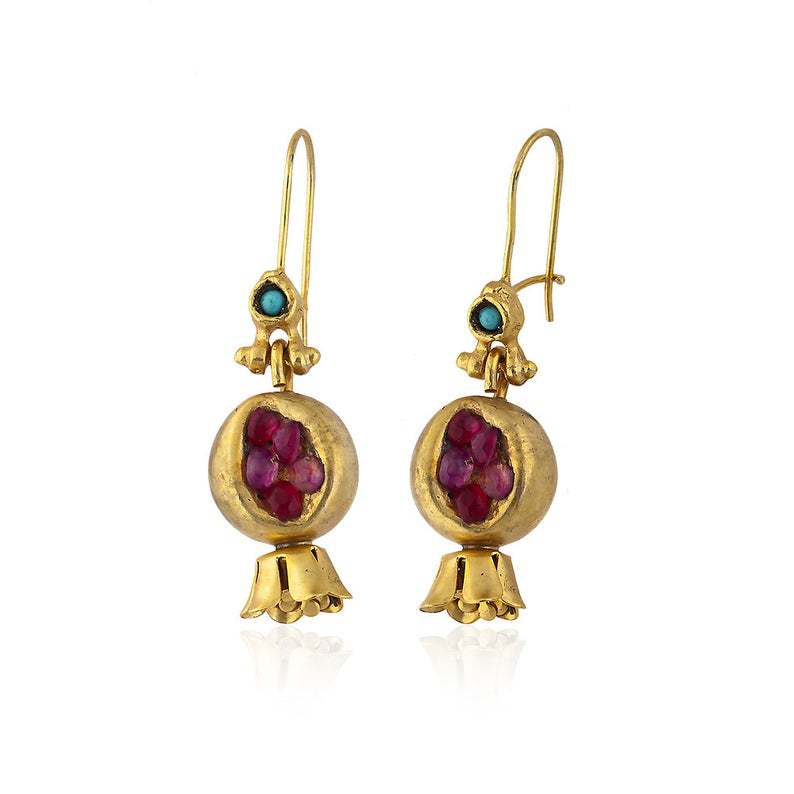 Beautiful Gold Earring with Unique Style