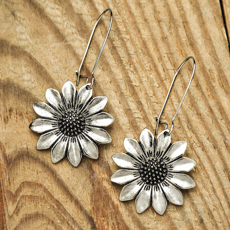 Romantic Gold Earring for Special Moments