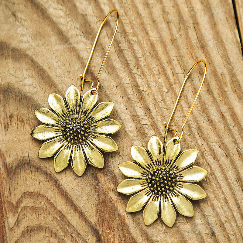 Romantic Gold Earring for Special Moments