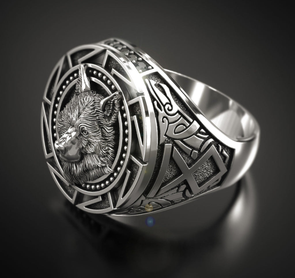 Classic Silver Ring with Timeless Appeal