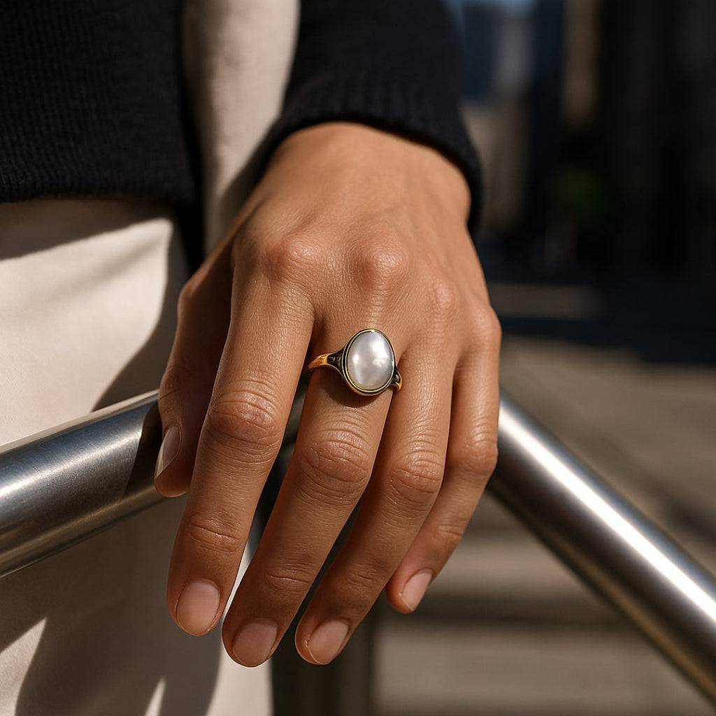 Classic Gold Ring with Timeless Appeal