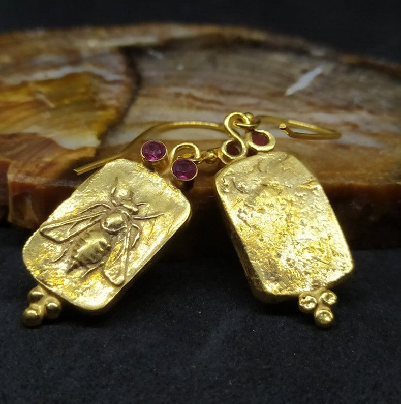 Elegant Gold Earring for Every Occasion