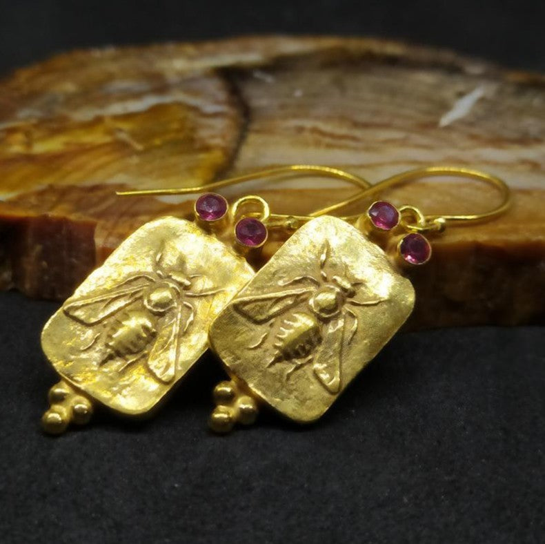 Elegant Gold Earring for Every Occasion