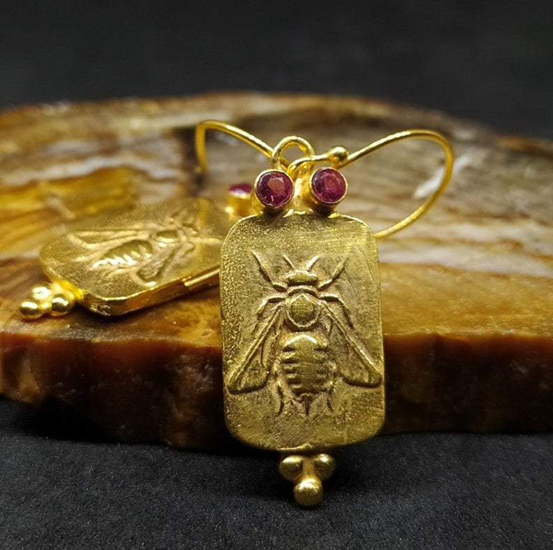 Elegant Gold Earring for Every Occasion