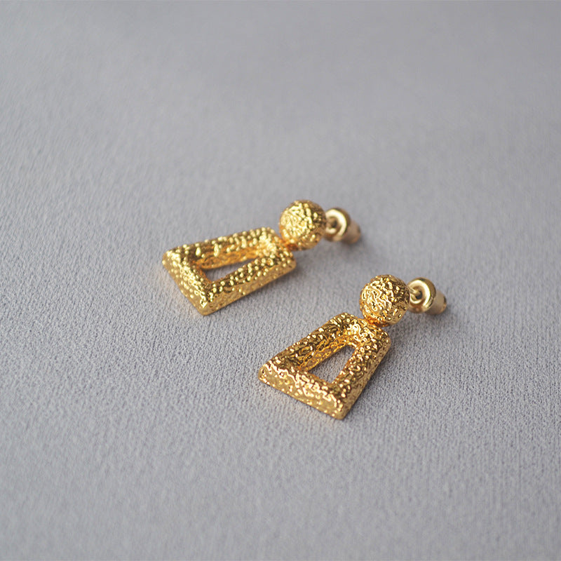 Beautiful Gold Earring with Unique Style