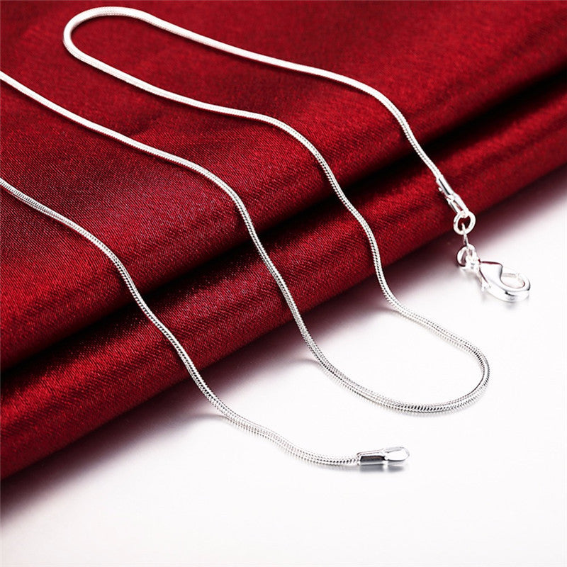 Romantic Silver Necklace for Special Moments