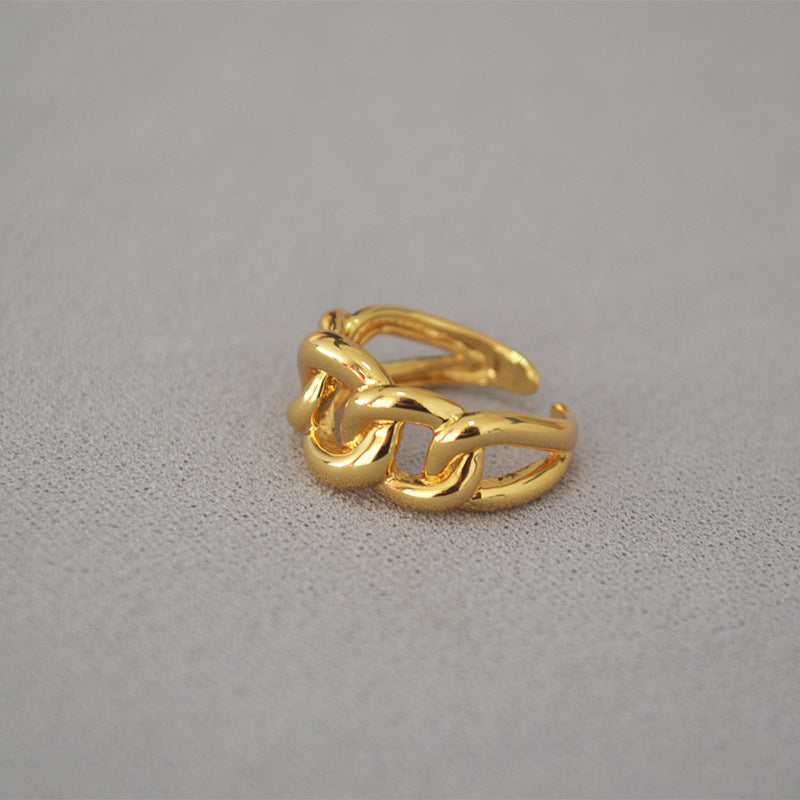 Classic Gold Chain with Timeless Appeal