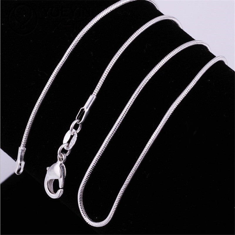 Romantic Silver Necklace for Special Moments