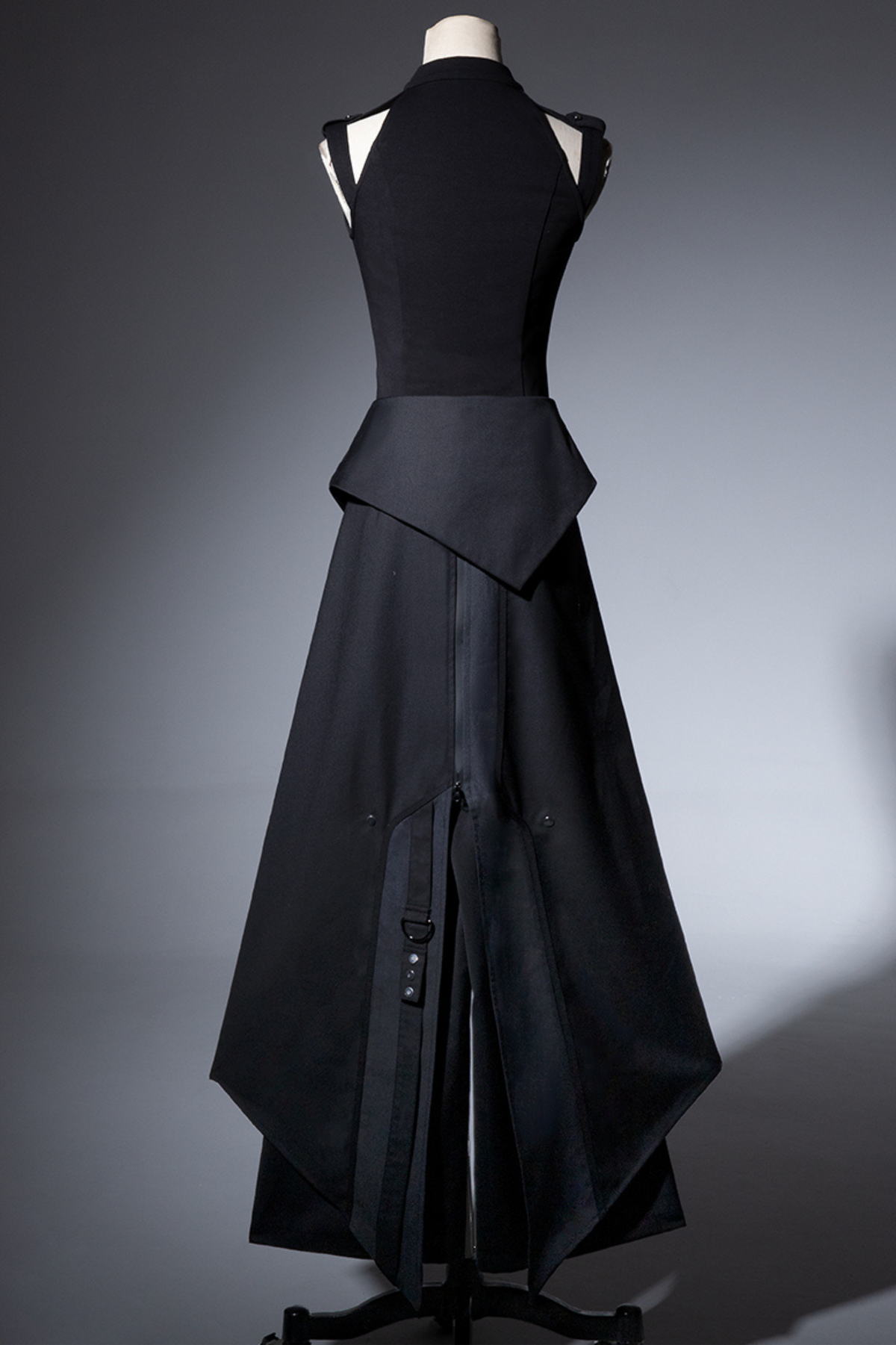 Effortlessly Elegant Garment with a Timeless Design