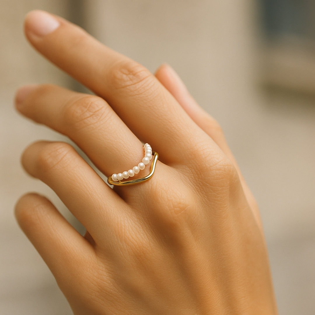 Classic Gold Ring with Timeless Appeal