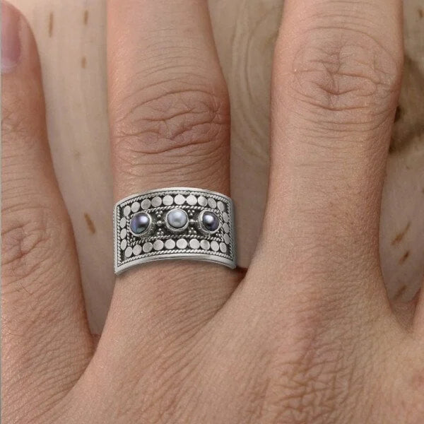 Beautiful Pearl Ring with Unique Style