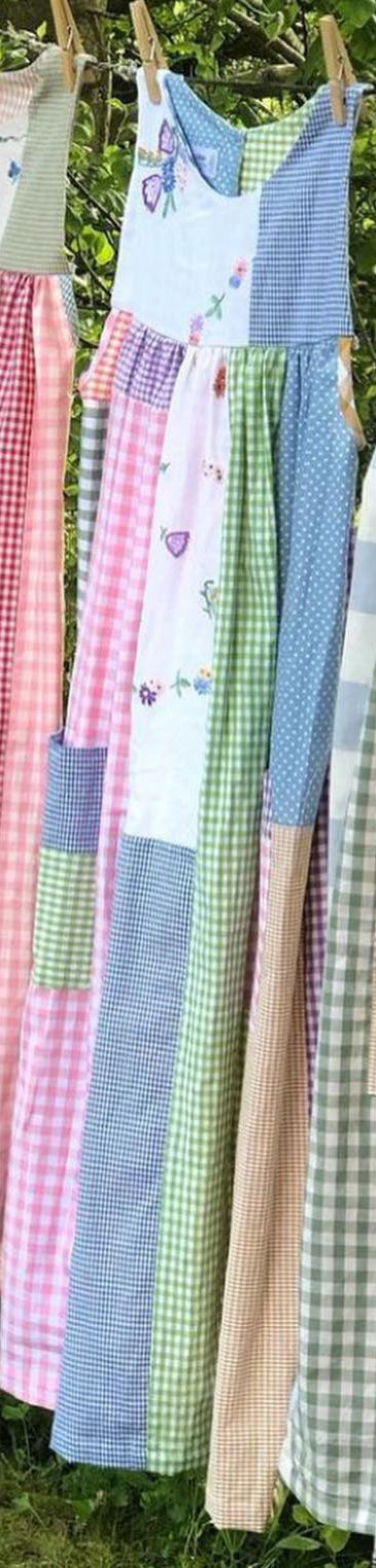 Women's Retro Plaid Pattern Floral Patch Pocket Sleeveless Casual Dress artswardrobe