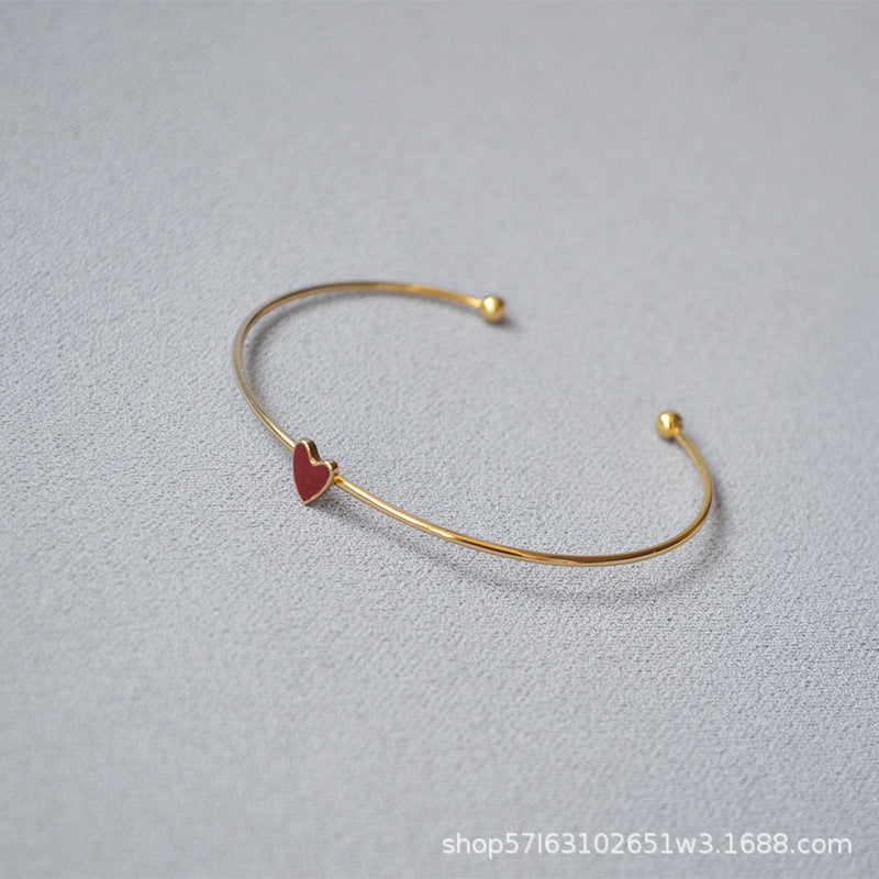 Classic Gold Bracelet with Timeless Appeal