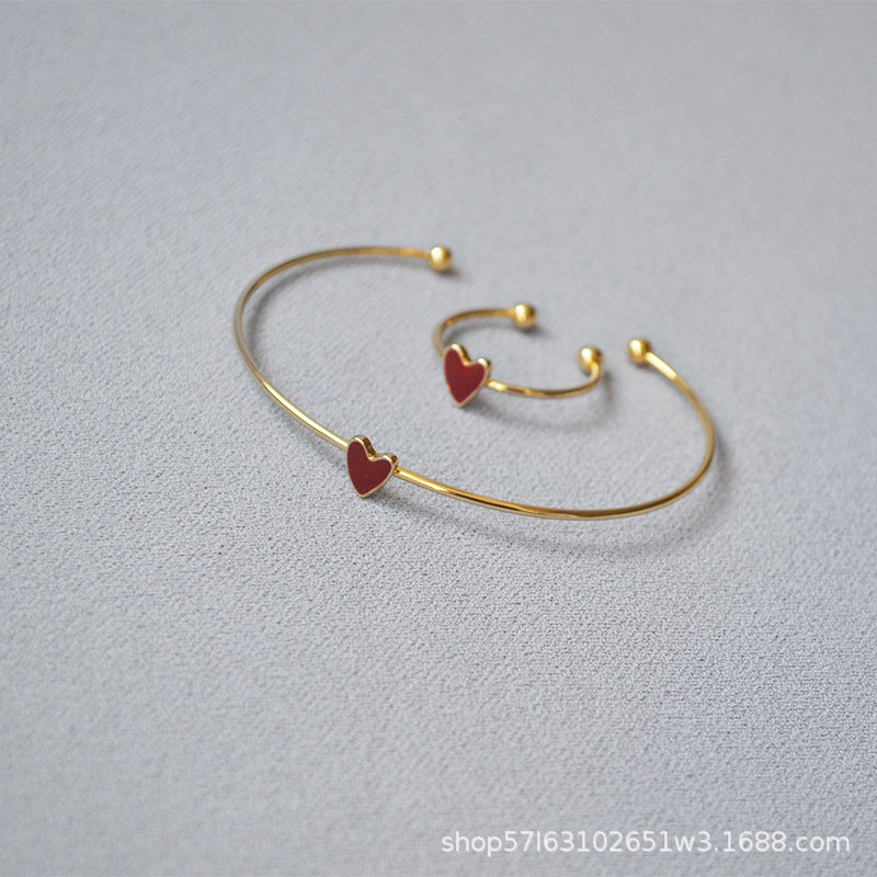Classic Gold Bracelet with Timeless Appeal