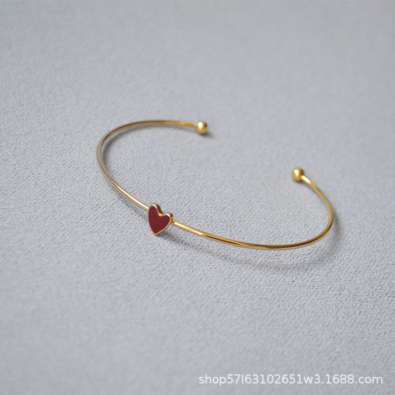 Classic Gold Bracelet with Timeless Appeal