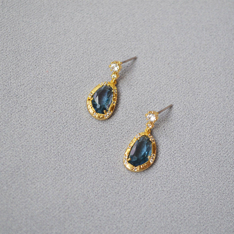 Stunning Gold Earring for Daily Wear