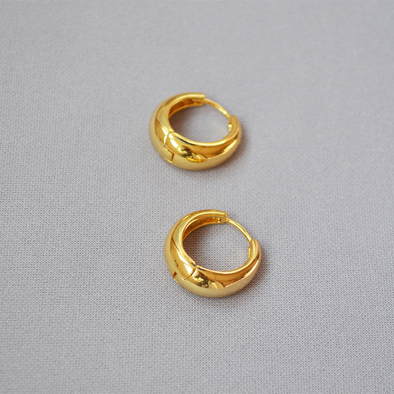 Stunning Gold Earring for Daily Wear