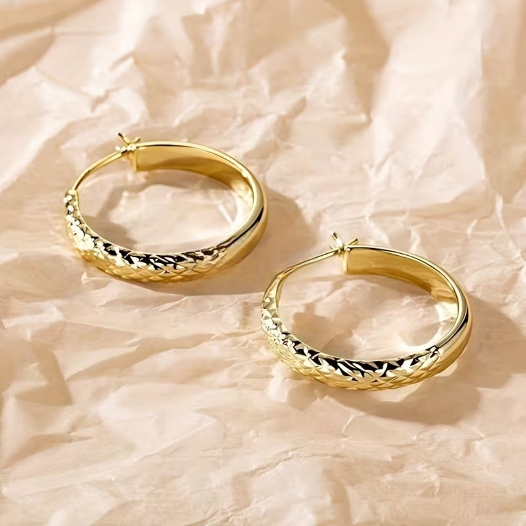Charming Gold Earring for Any Occasion
