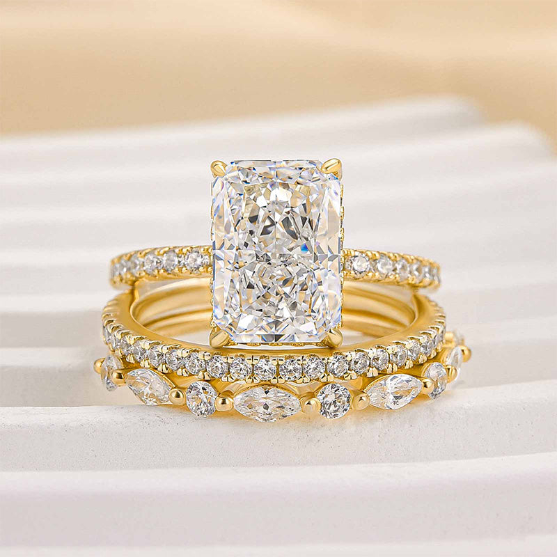 Beautiful Gold Set with Unique Style