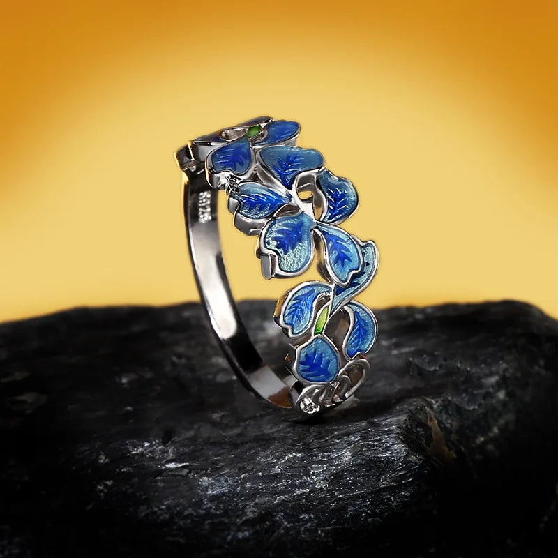 Classic Silver Ring with Timeless Appeal