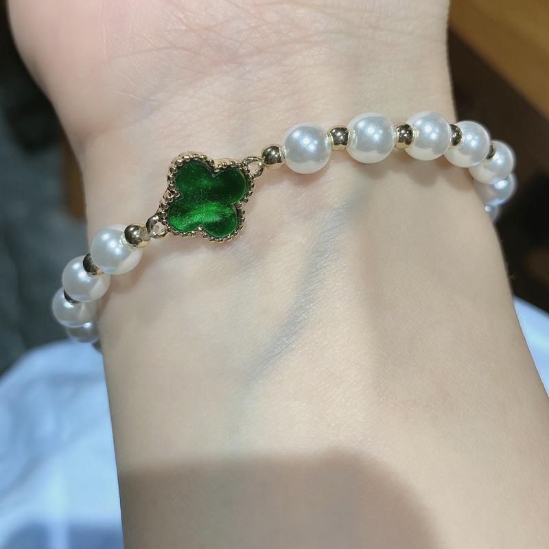 Classic Pearl Bracelet with Timeless Appeal