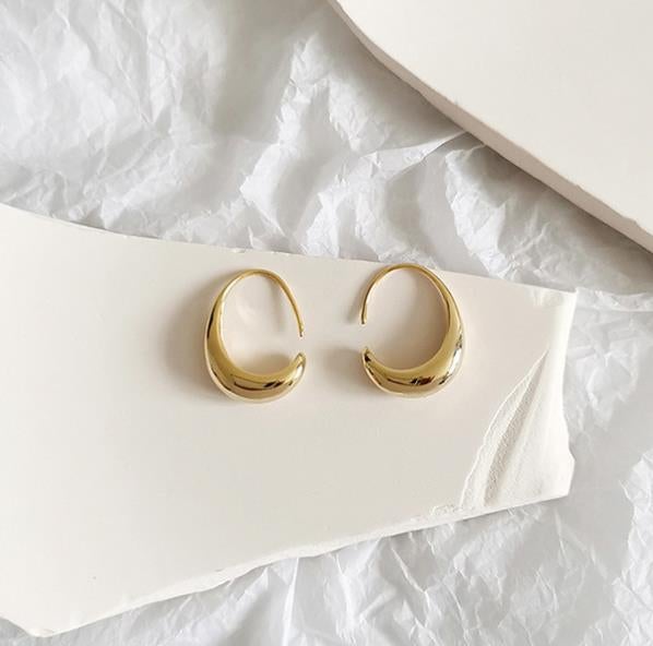 Romantic Gold Earring for Special Moments