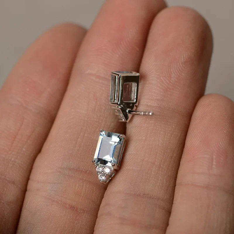 Charming Silver Earring for Any Occasion