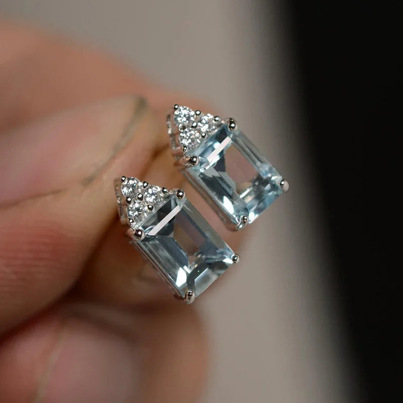 Charming Silver Earring for Any Occasion