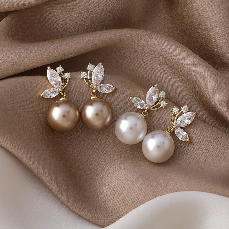 Romantic Pearl Earring for Special Moments