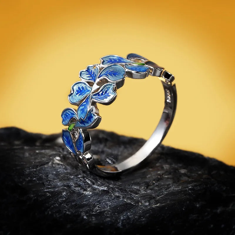Classic Silver Ring with Timeless Appeal