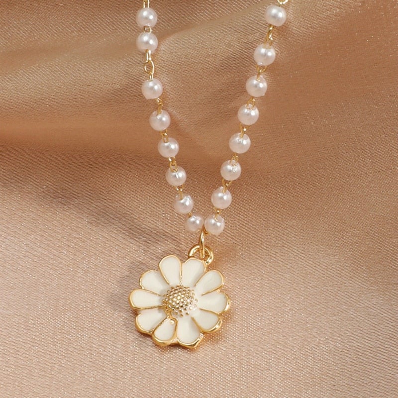 Beautiful Pearl Pendant with Unique Style