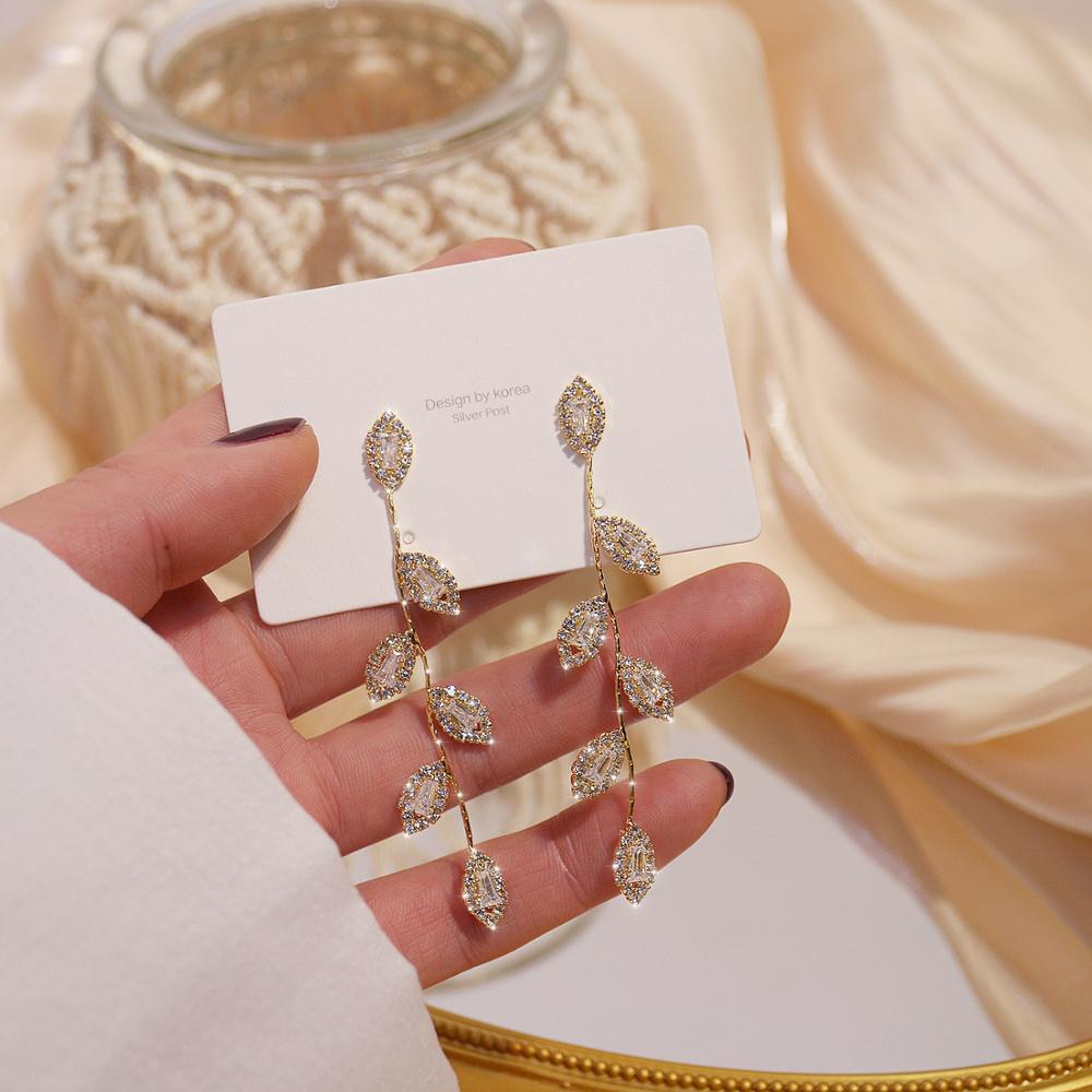Charming Silver Earring for Any Occasion