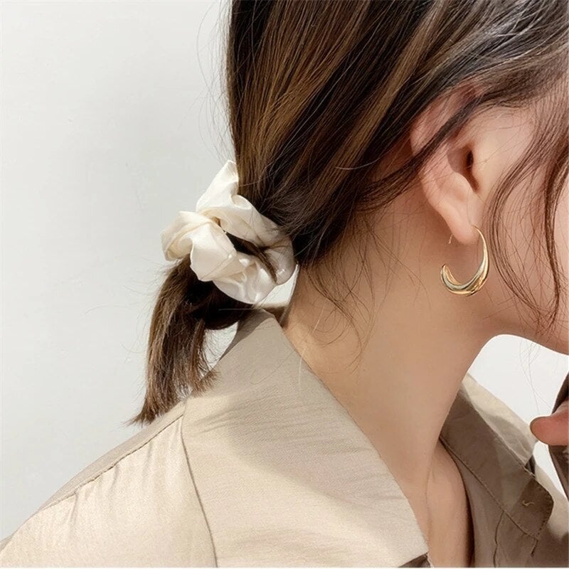 Romantic Gold Earring for Special Moments