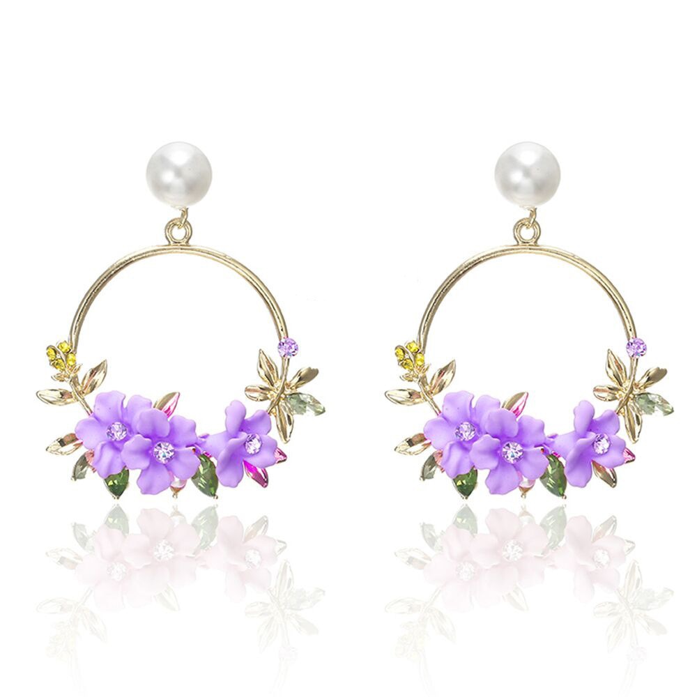 Classic Gold Earring with Timeless Appeal