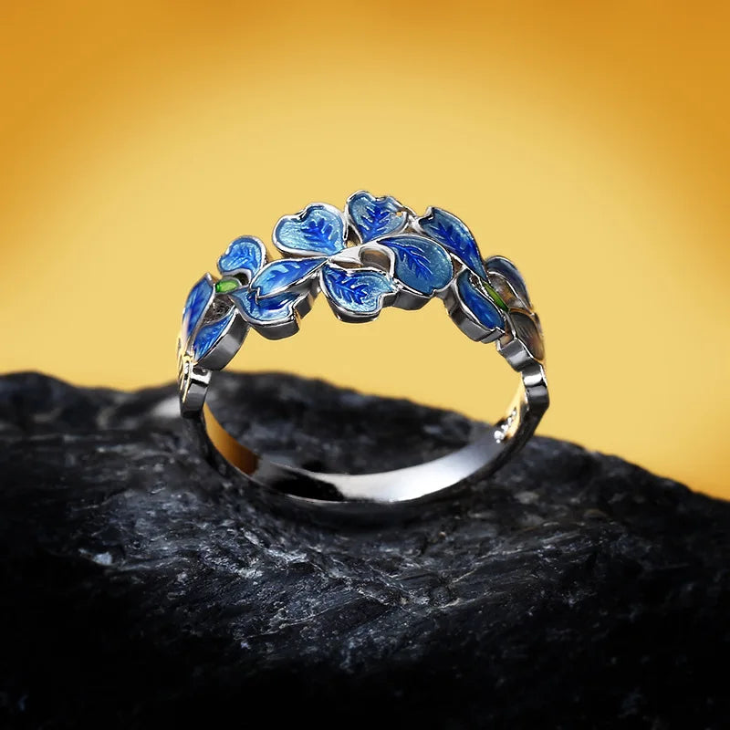 Classic Silver Ring with Timeless Appeal