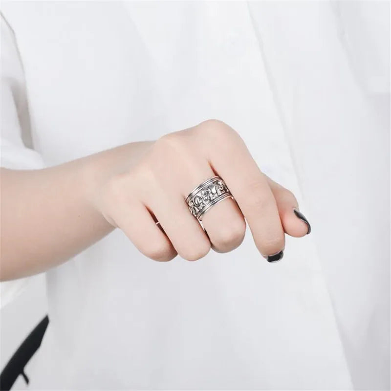 Classic Silver Ring with Timeless Appeal