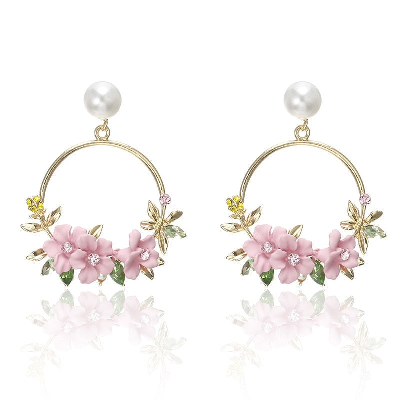 Classic Gold Earring with Timeless Appeal