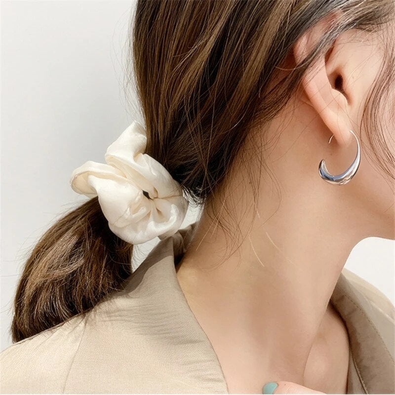 Romantic Gold Earring for Special Moments