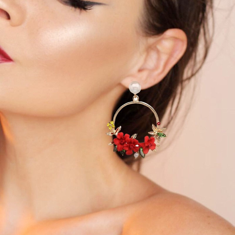Classic Gold Earring with Timeless Appeal