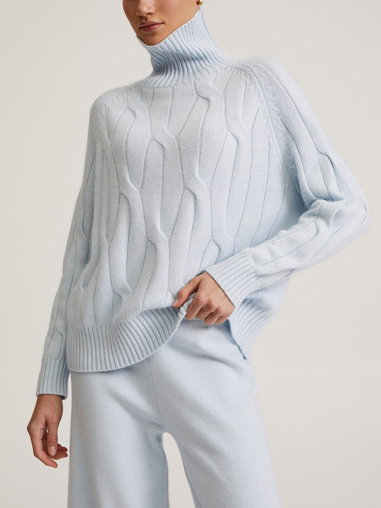 JO | Elegant cable-knit turtleneck sweater