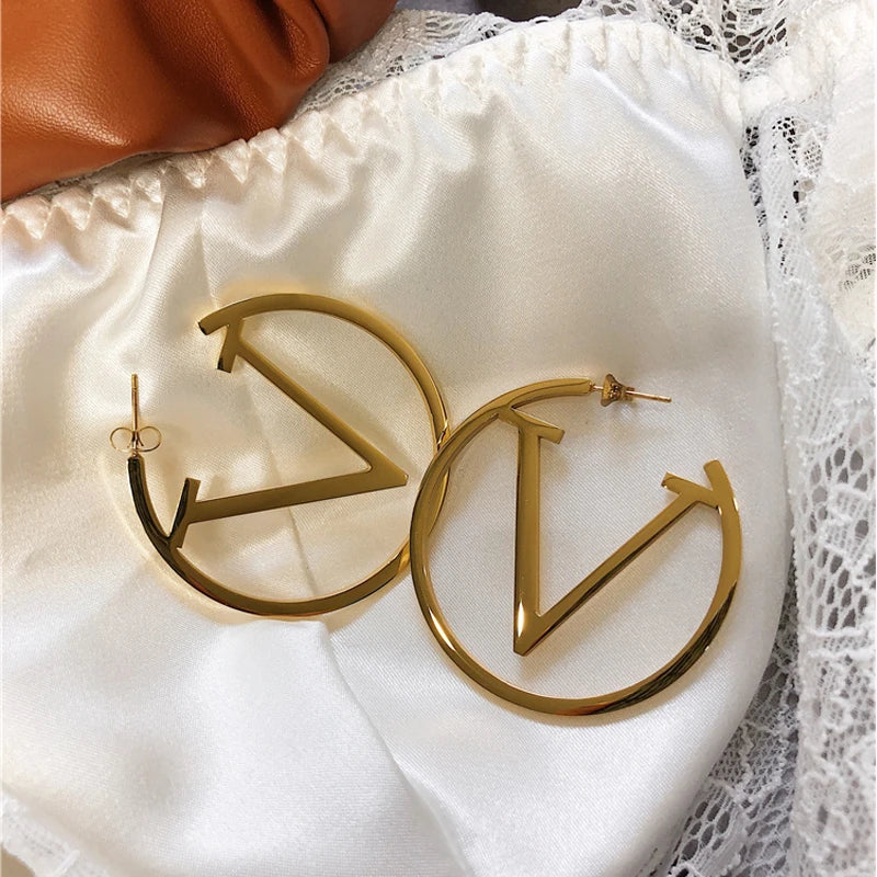 Romantic Gold Earring for Special Moments