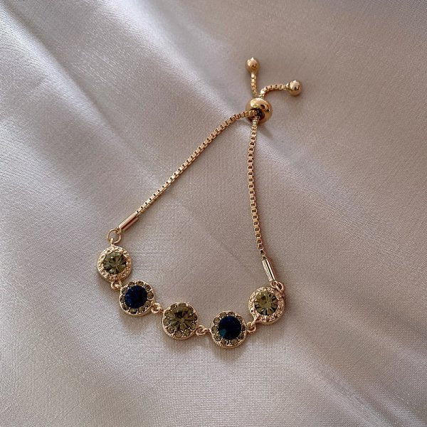 Charming Gold Bracelet for Any Occasion