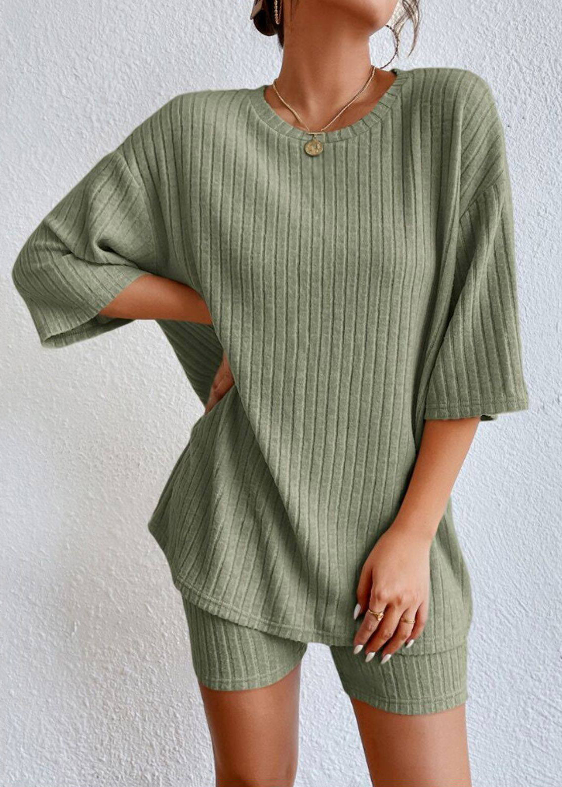 Loose Green O-neck T Shirts and Shorts Two Piece Set Summer