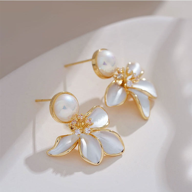Charming Pearl Earring for Any Occasion