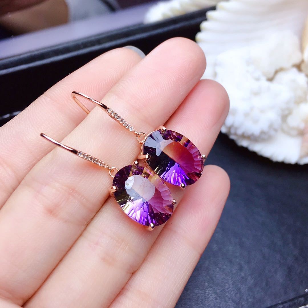 Charming Silver Earring for Any Occasion