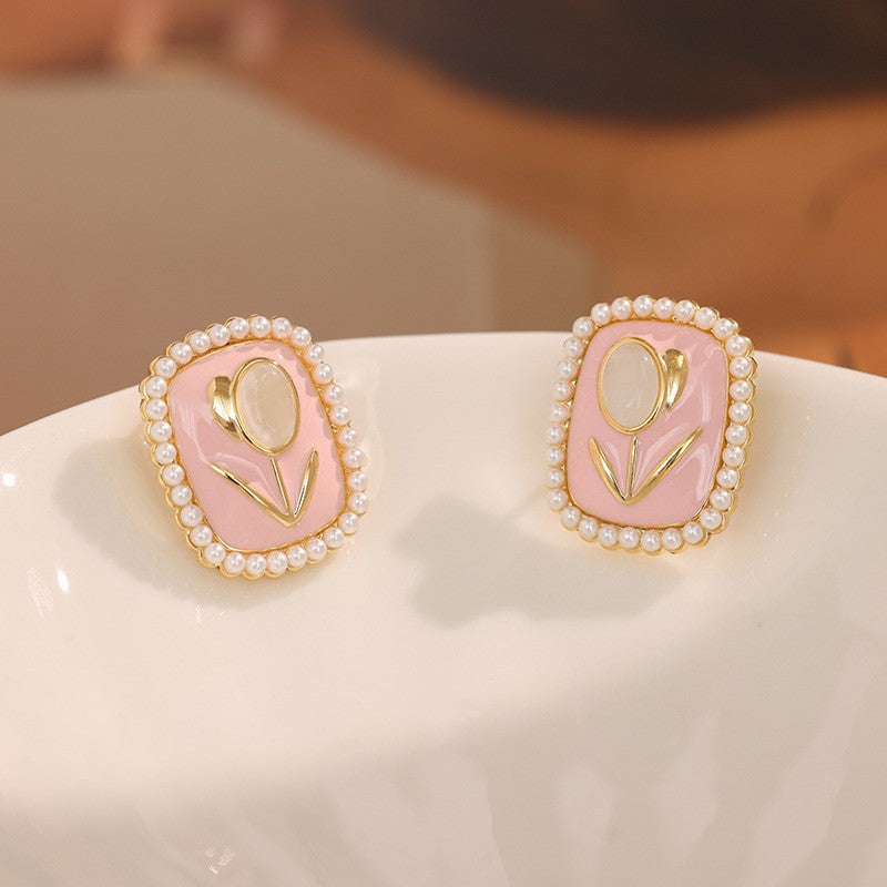 Classic Pearl Earring with Timeless Appeal